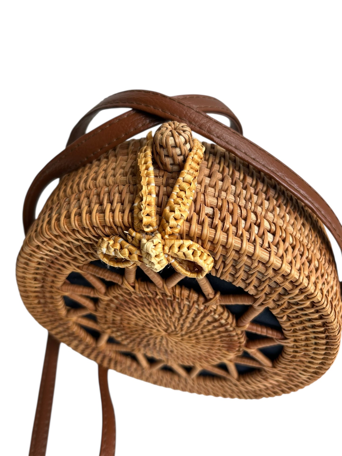 Vintage 1980s handwoven circular rattan shoulderbag