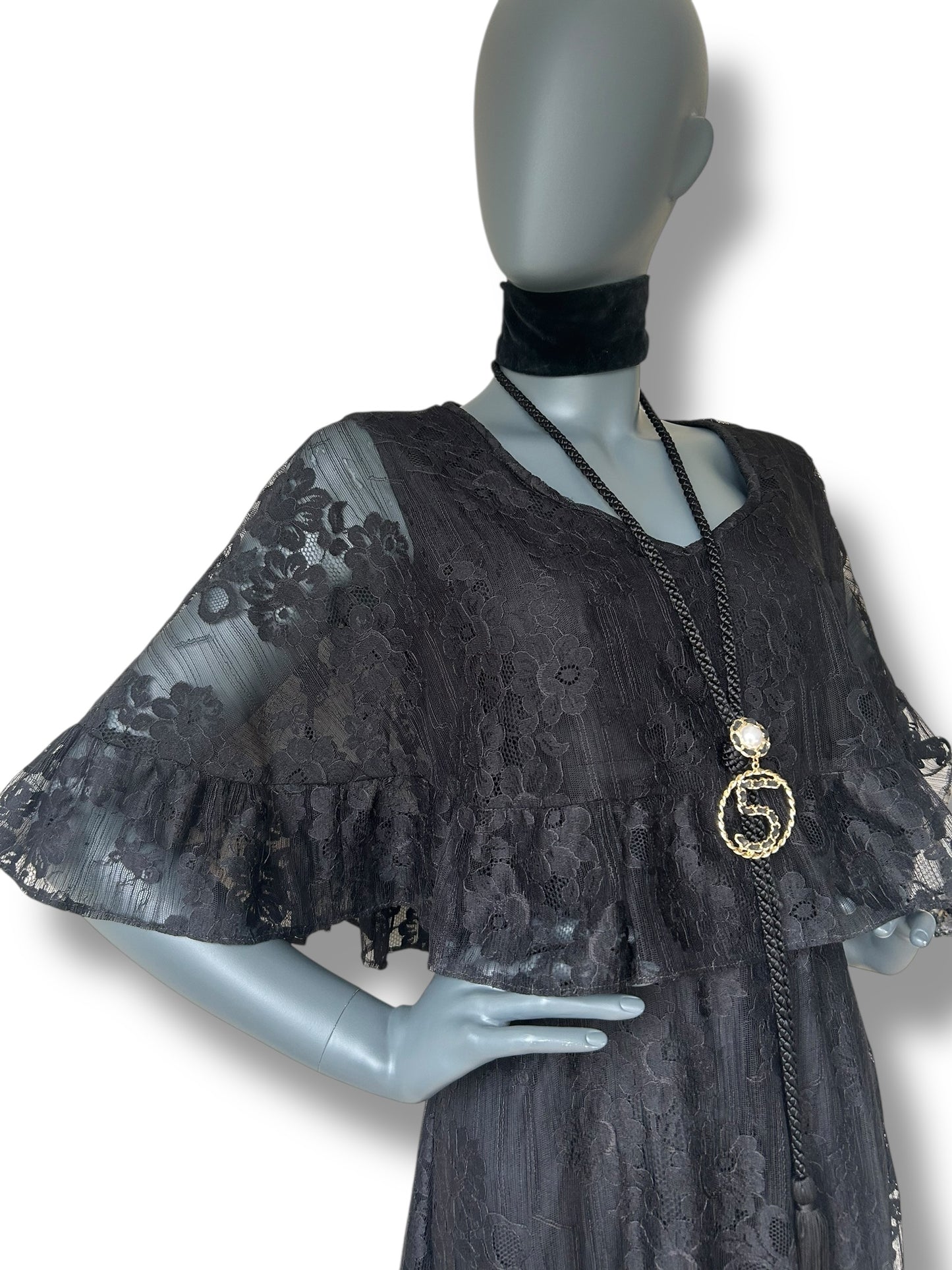 Vintage 1970s Kati By Laura Phillip Lace Cape Frill Dress