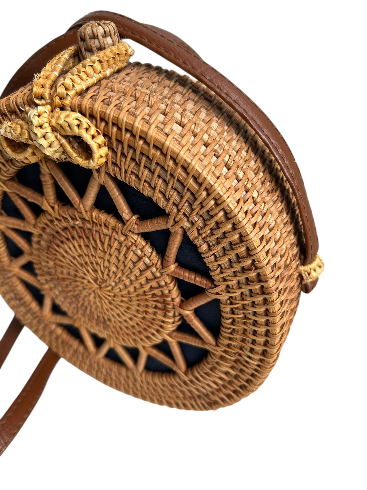 Vintage 1980s handwoven circular rattan shoulderbag