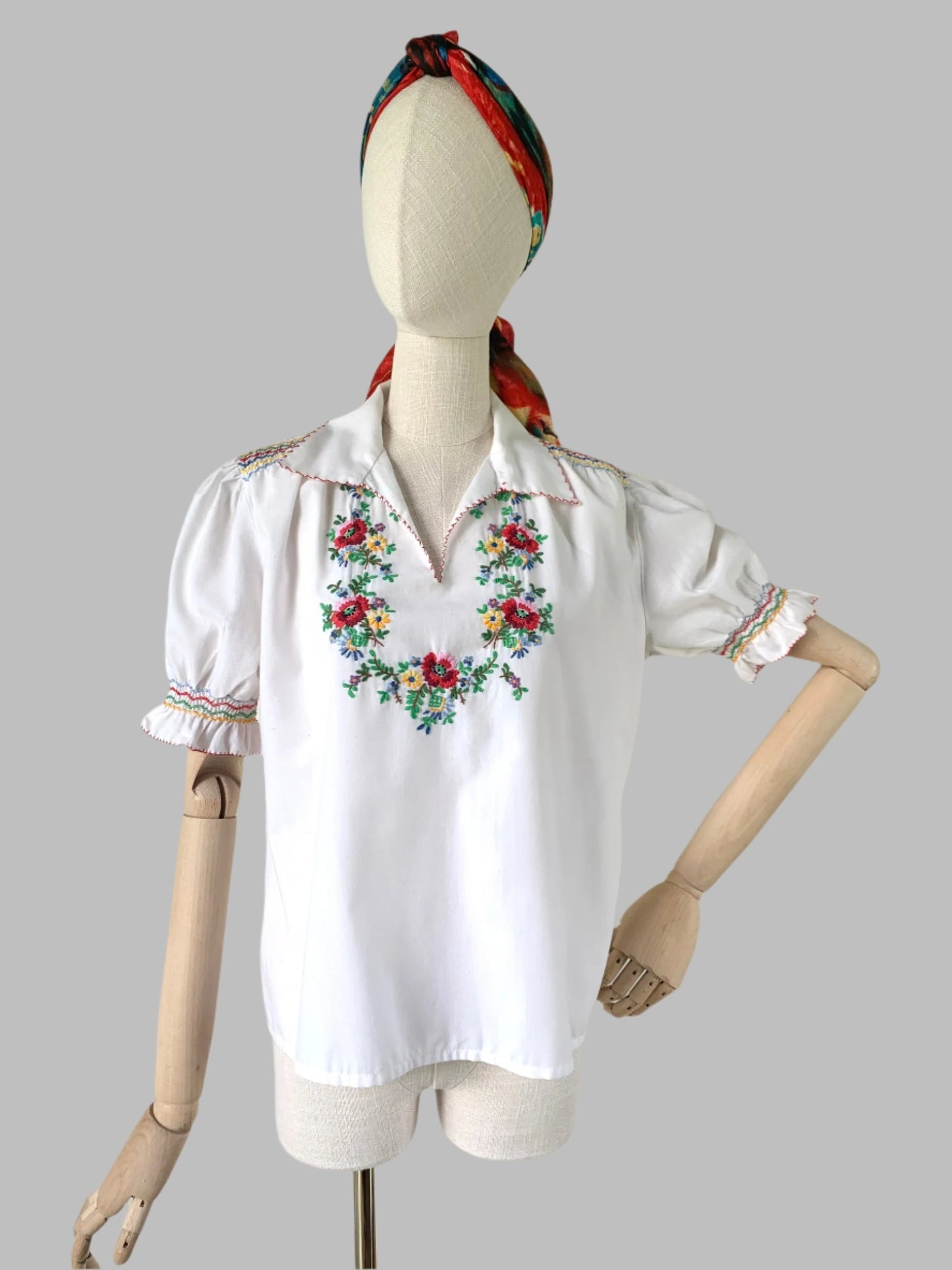 - ONE OF A VINTAGE KIND 1970s's Hungarian Tunic SALE