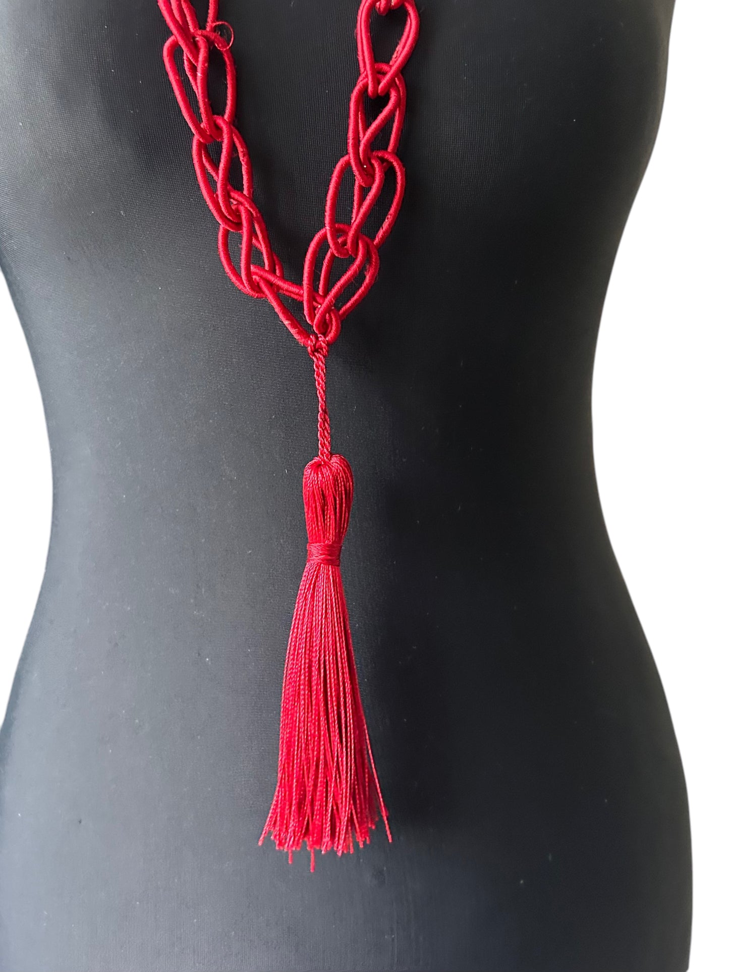 Artisanal red and tassel long necklace