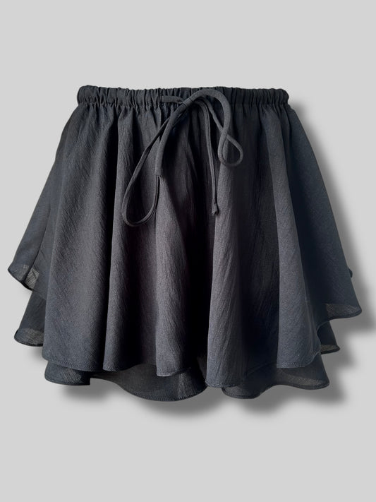 Black cotton blend fill flounce shorts