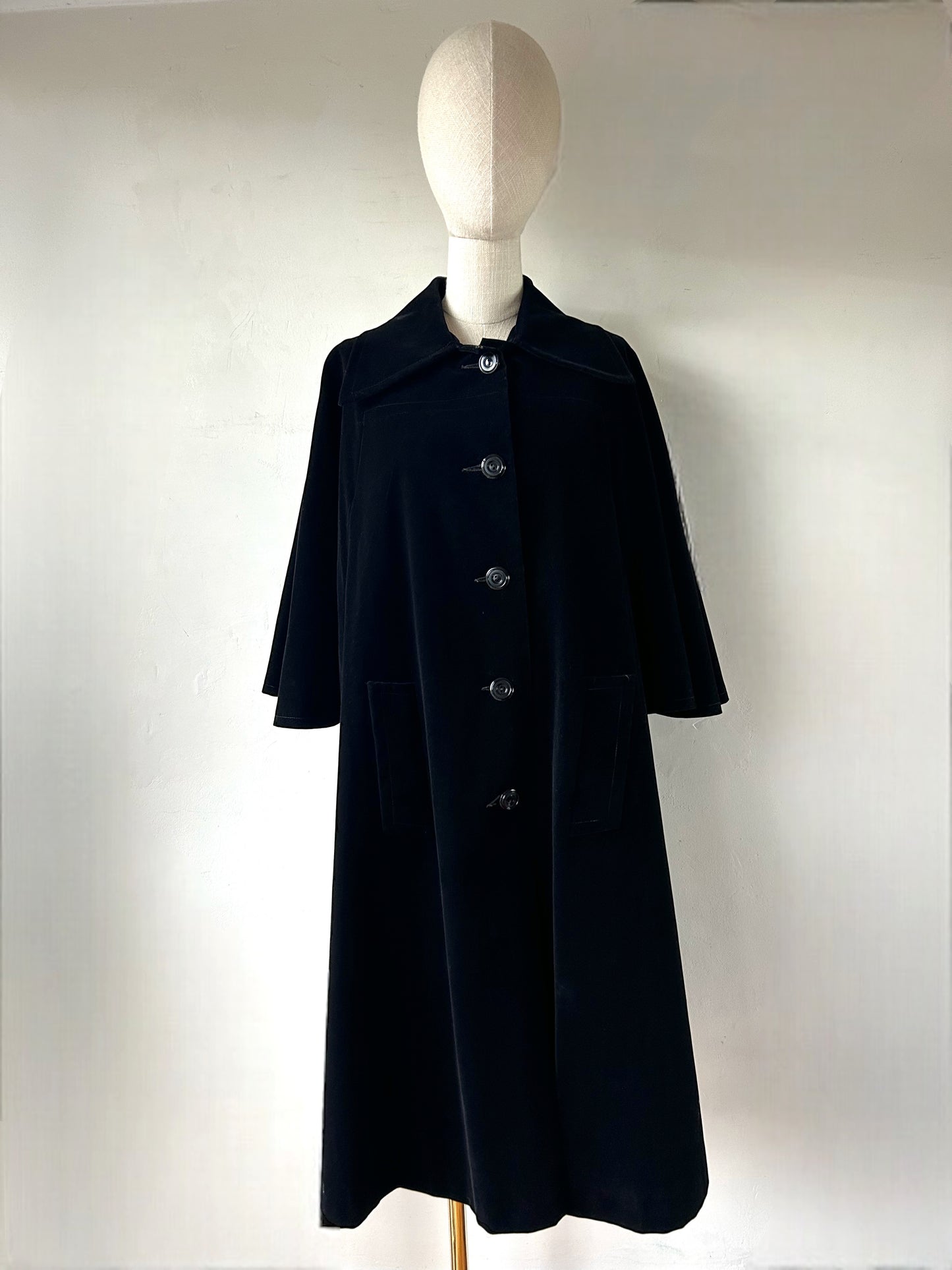 Vintage 1960s Inverness Black Velvet French Cape