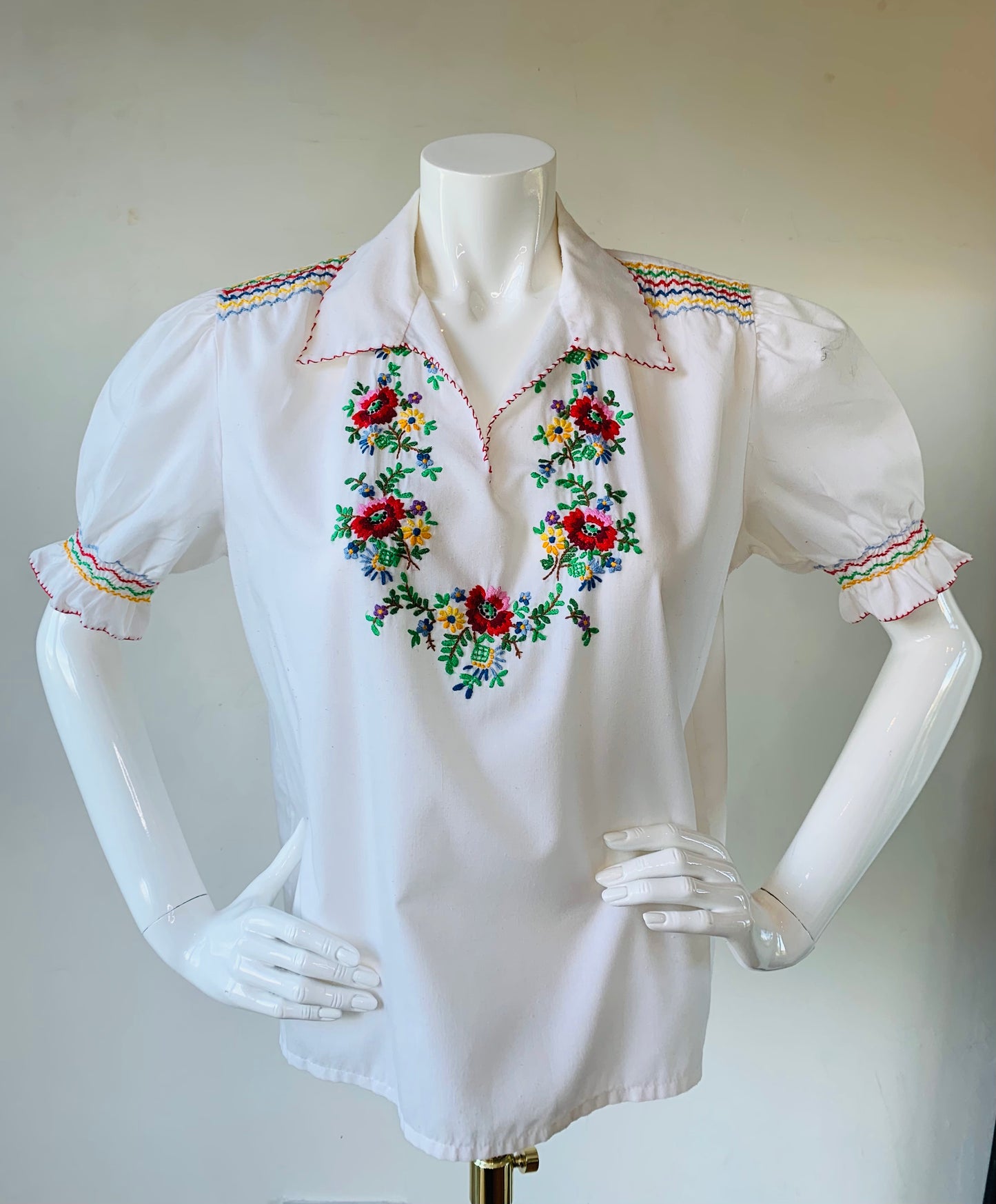 - ONE OF A VINTAGE KIND 1970s's Hungarian Tunic SALE